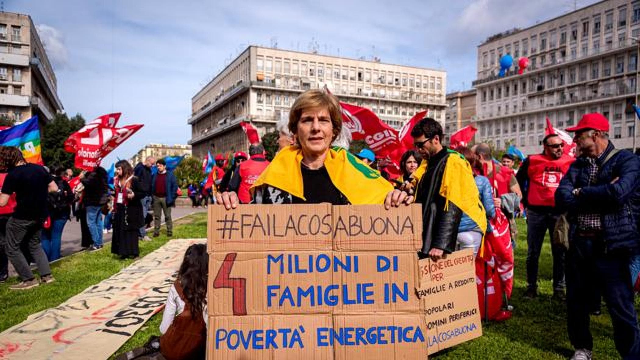 Enerji yoksulluğu: Dayanışma fotovoltaik panelleri zor durumdaki insanlara yardım etmek için Milano bölgesine geliyor