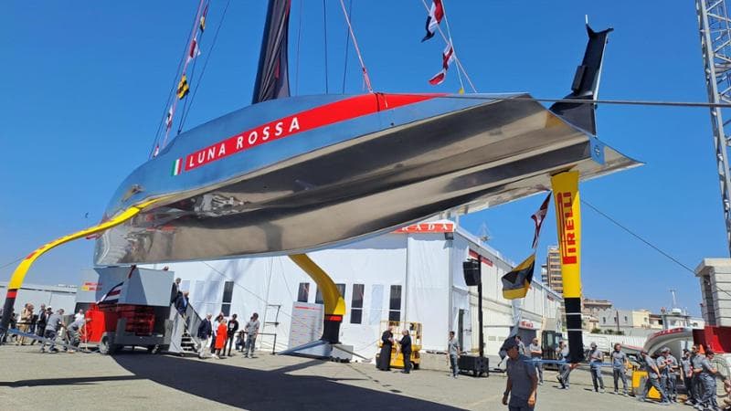 Nasce la nuova Luna Rossa: è argentata, debutterà ad agosto. Soldini: “Sarà una bomba”