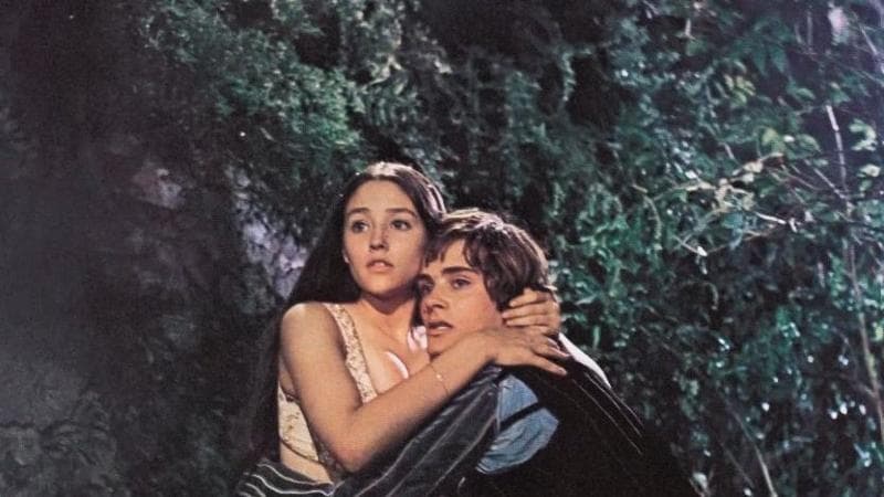 Olivia Hussey e Leonard Whiting