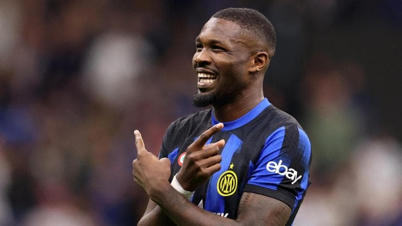 Marcos Thuram festeggia il gol al Cagliari