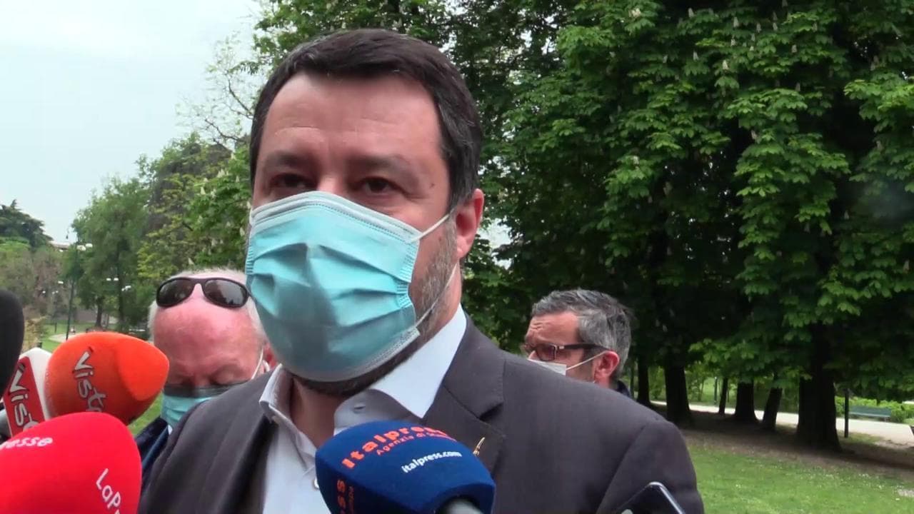 Coprifuoco, Salvini: "Bassetti dice che non serve, qualcun altro si occupa di zanzare"