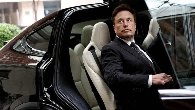 Tesla taglierà il 10% dei dipendenti. Musk: “Lo odio ma va fatto”