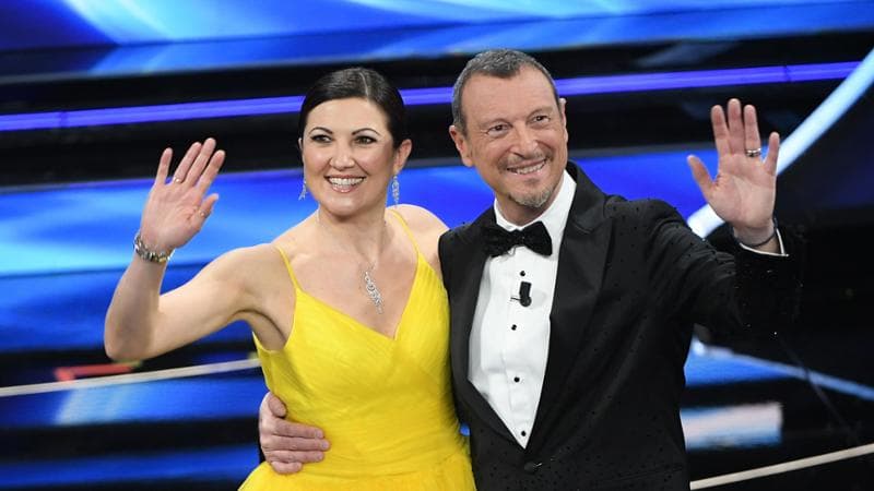 Giovanna Civitillo, la moglie di Amadeus: una carriera di fianco al marito, dalla “scossa” al festival di Sanremo
