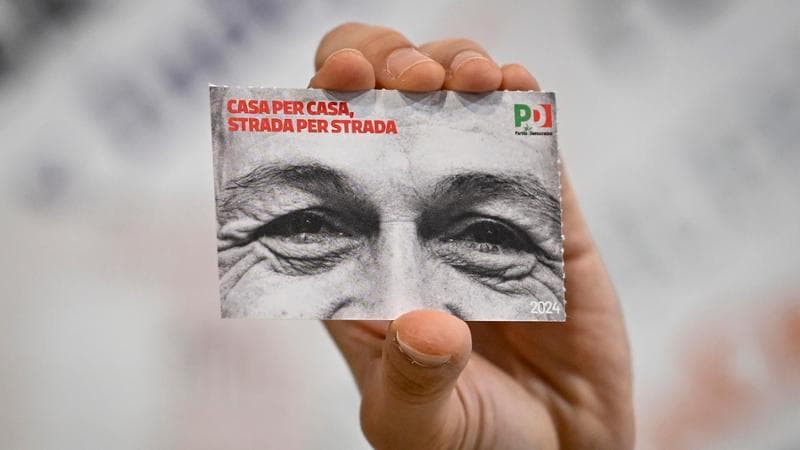 La tessera dedicata a Berlinguer