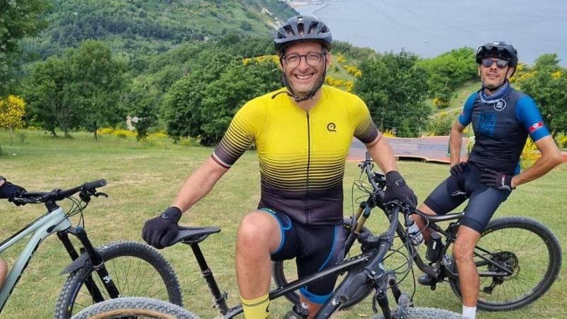Da Fano a Roma, il tour in bici del dem Matteo Ricci contro l’Autonomia: “Testa alta e pedalare per ricucire l’Italia”