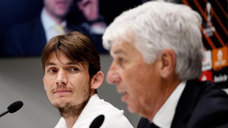 Gasperini in conferenza stampa con de Roon