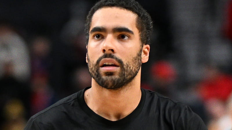 Jontay Porter squalificato a vita dalla Nba per scommesse: giocava anche sulle sue partite