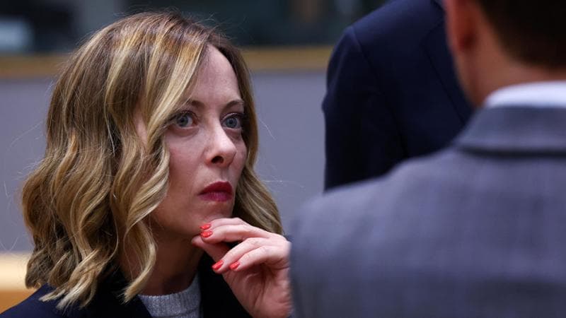 L’allergia di Meloni per le conferenze stampa. E a Bruxelles la sala dedicata agli italiani resta chiusa: “Se non la usano la diamo a qualcun altro”
