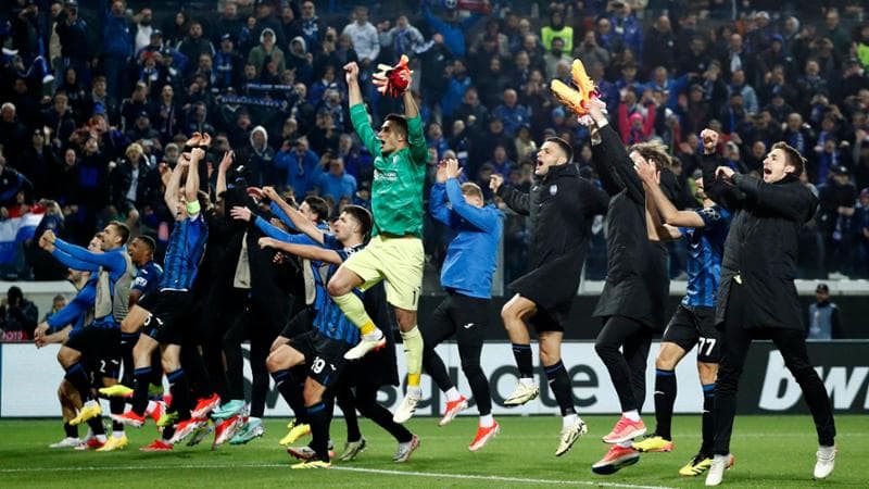 La gioia a fine gara dei giocatori dell'Atalanta