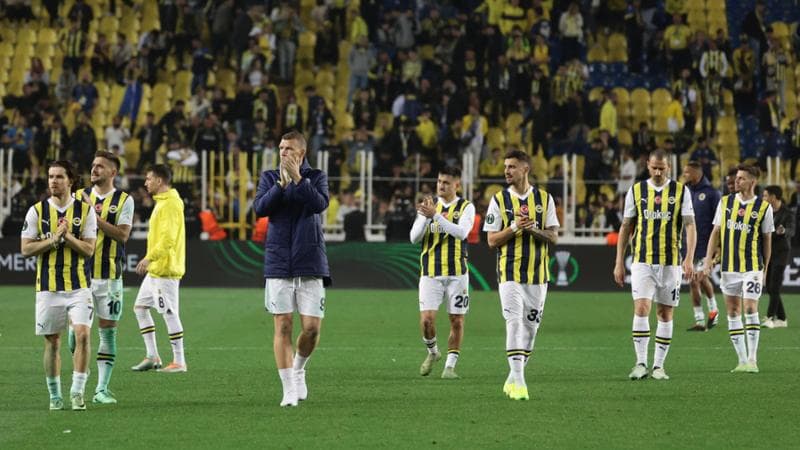 La delusione dei giocatori del Fenerbahce dopo l'errore i Bonucci