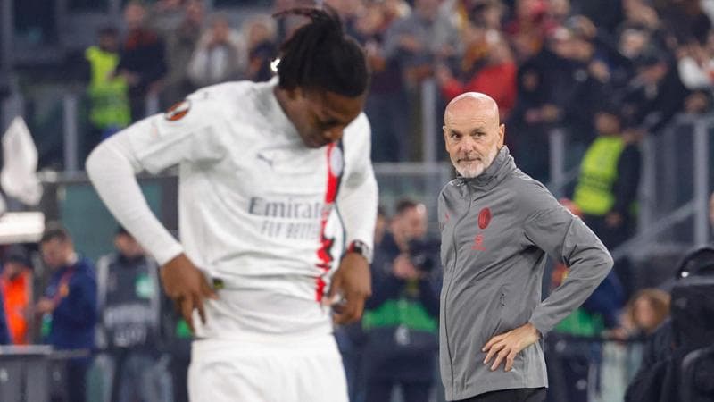 Pioli sconsolato osserva Leao