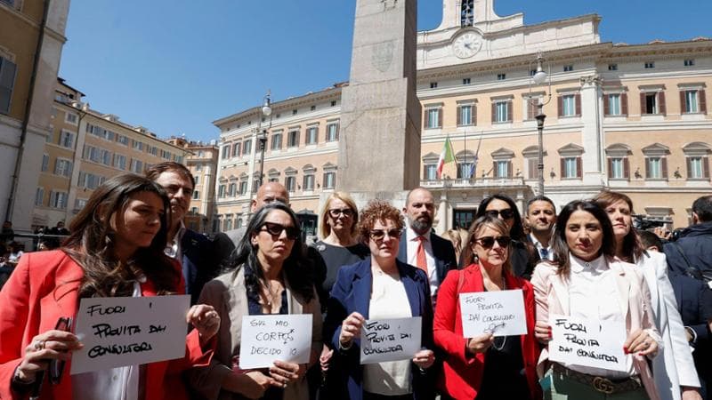 Aborto, l’Ue boccia i fondi per i pro-life nei consultori: “Misure nel decreto italiano non c’entrano col Pnrr”