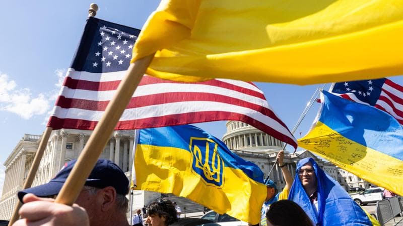 Crolla il muro di Trump. Gli Usa approvano i nuovi aiuti a Kiev per 61 miliardi di dollari