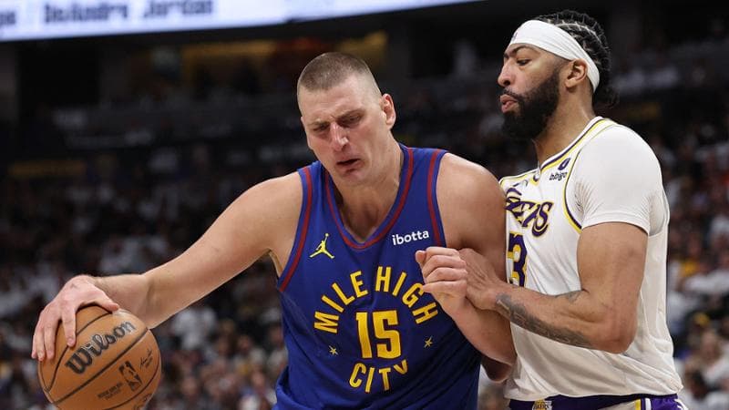 Jokic in azione durante Denver-Lakers