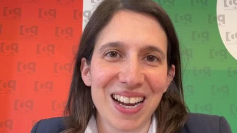 Pd, Schlein ci ripensa no al suo nome nel simbolo: “Divide e non rafforza”. Correrà solo in due collegi