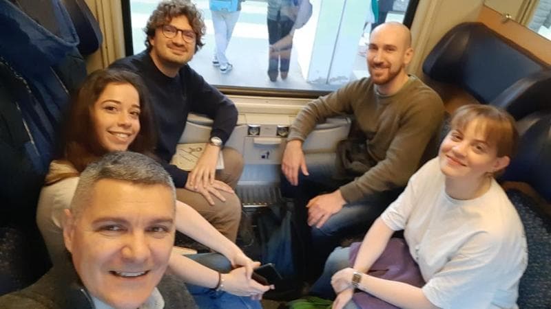 Zardi e i suoi studenti sul treno per Innsbruck