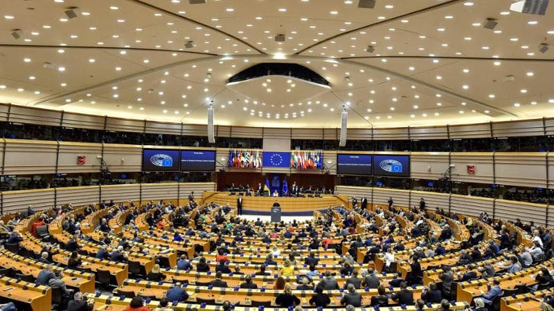 Ue, maggioranza risicata. Gli scenari dopo il voto: popolari e socialisti al bivio tra verdi e destra