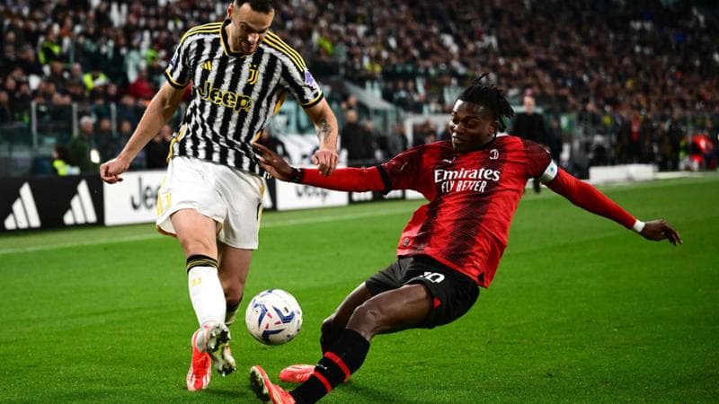 Kostic e Leao