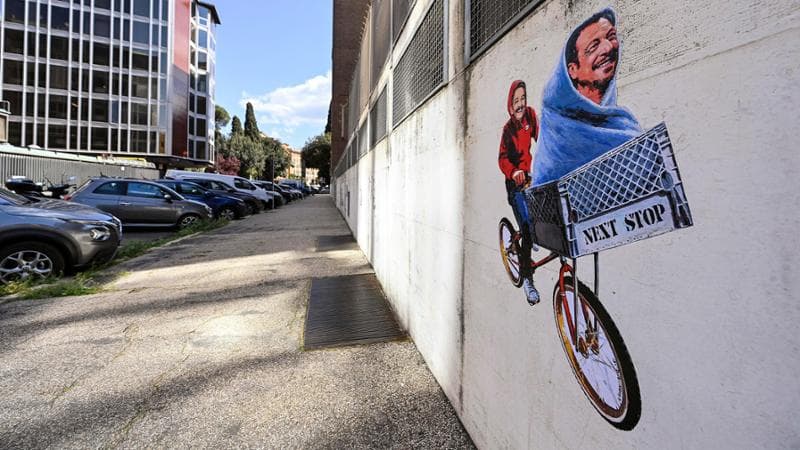 Murales con Fiorello e Amadeus vicino la sede della Rai a Roma