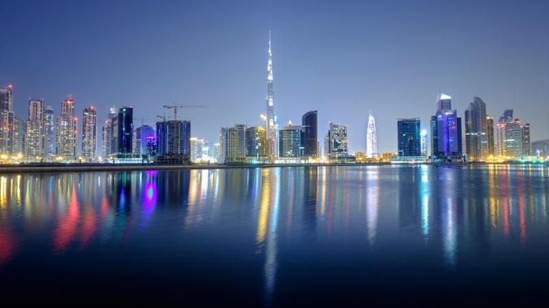 Notturna sul Burj Khalifa e sullo skyline di Dubai. Credit: Urbanmyth / Alamy Stock Photo