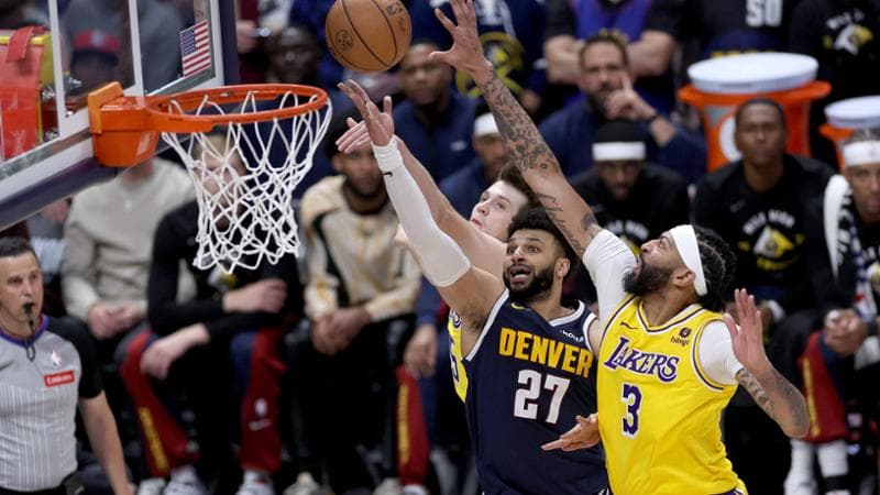 Jamal Murray a canestro