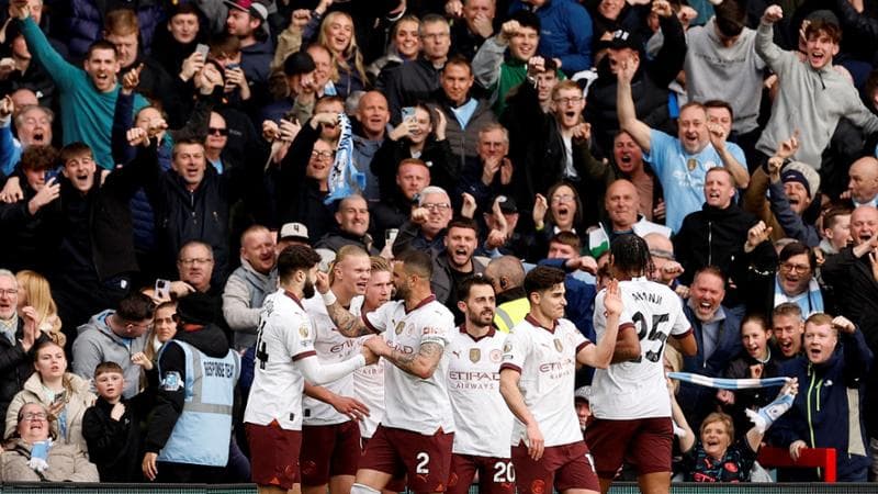 I giocatori del Manchester City esultano dopo un gol