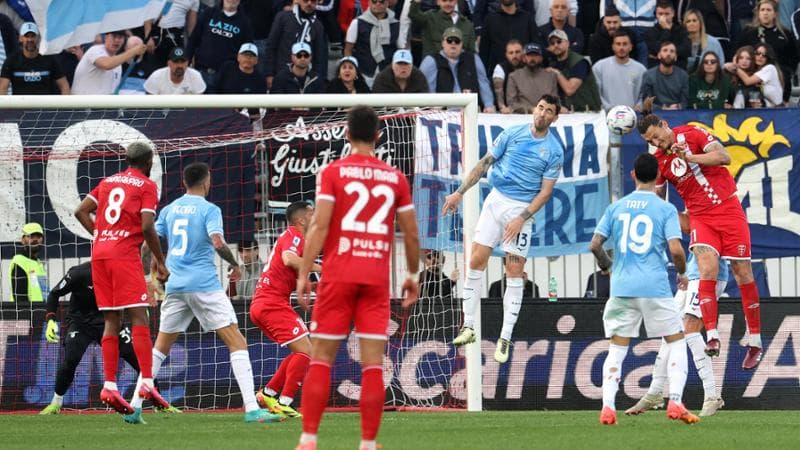 Il colpo di testa di Djuric che sigla il gol del 2-2