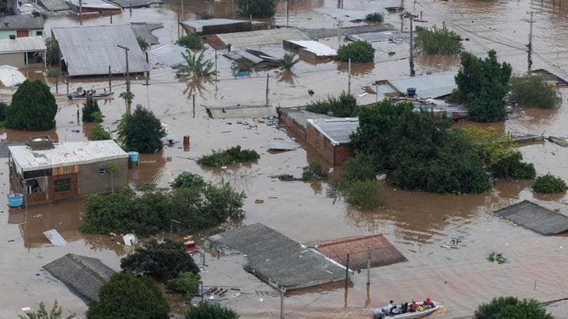 Brasile, per le alluvioni 66 morti, 101 dispersi e 80 mila sfollati. Il governatore di Rio Grande: “Serve un Piano Marshall”
