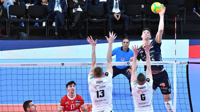 Una schiacciata di Alessandro Michieletto (foto Cev)