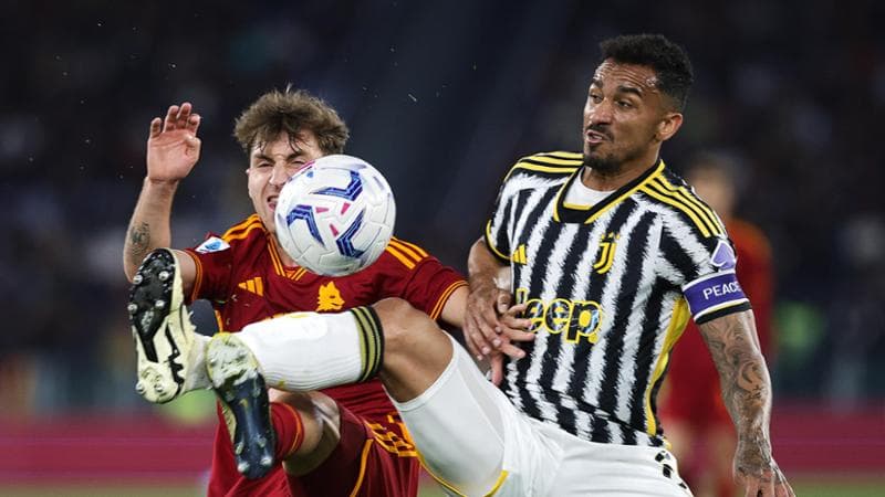 Danilo in azione durante Roma-Juventus