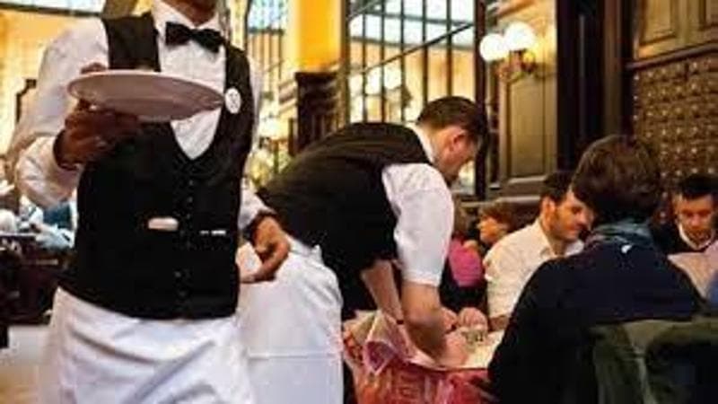 Aosta, "Trecento euro se mi trovi un cameriere"