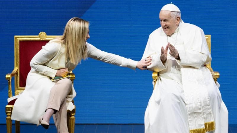 Giorgia Meloni e Papa Francesco lo scorso anno agli Stati generali della natalit&agrave;
