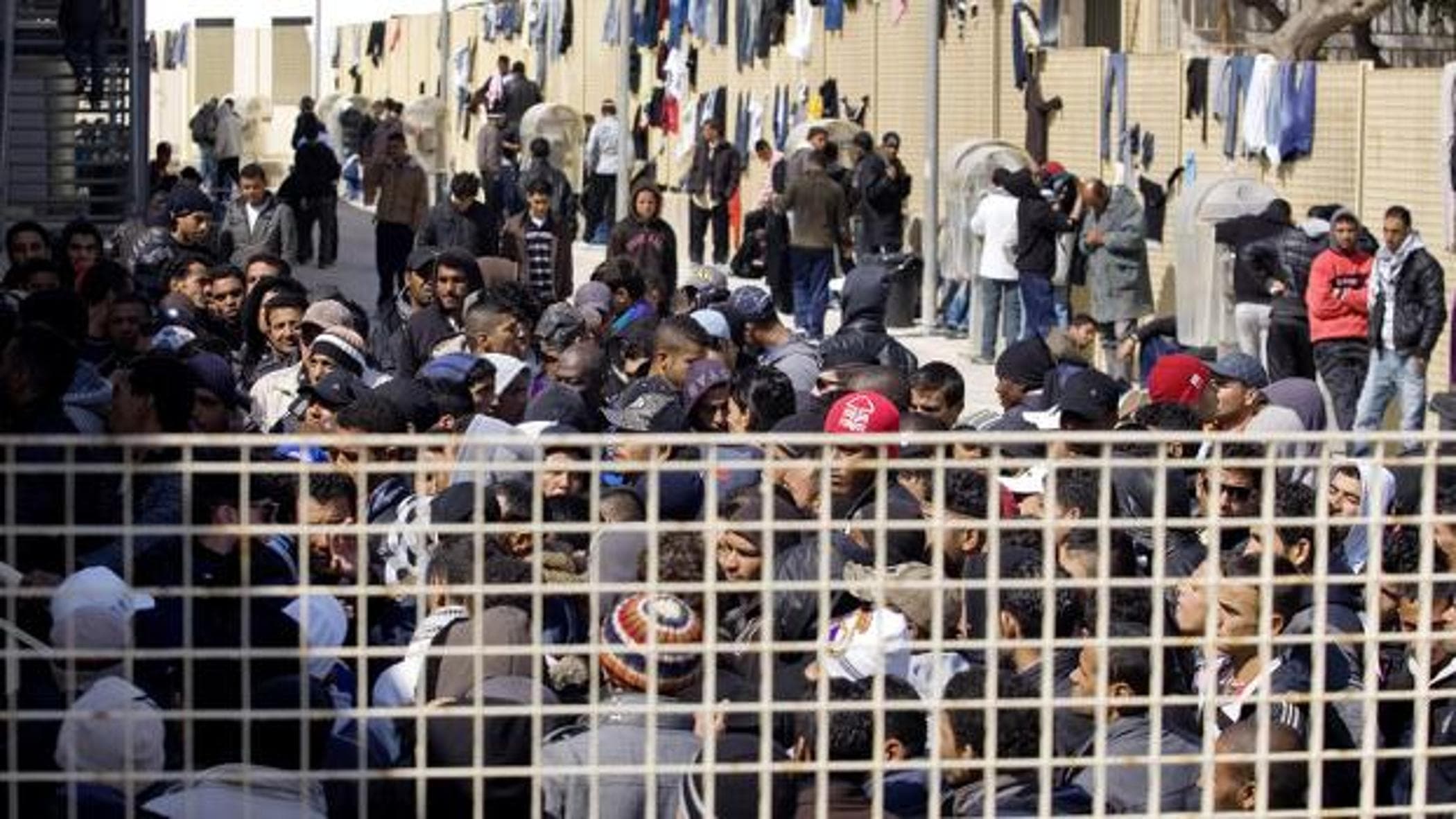 İtalya'da göçmenlerin kabulü her zaman acil bir durumdur ve farklı bir beklenti yoktur.