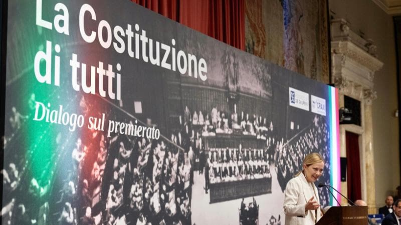 La delega al capo che fonde populismo e leaderismo autoritario