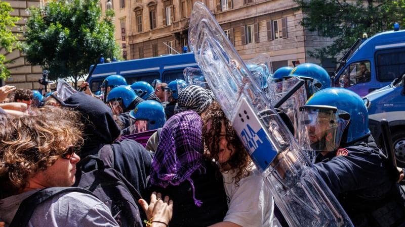 Stati Generali della Natalit&agrave;: gli&nbsp;scontri durante il corteo femminista
