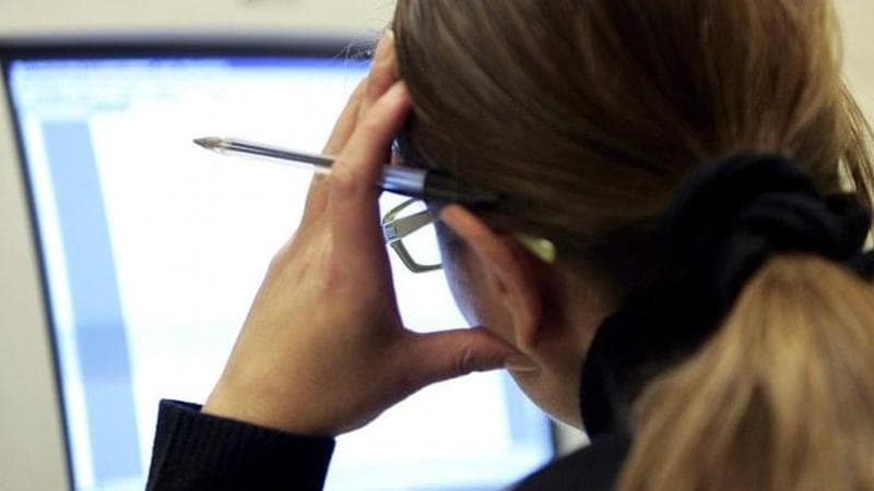 Più di 600 euro al mese: essere madre in Italia ha un costo insostenibile e il Paese non se lo può più permettere