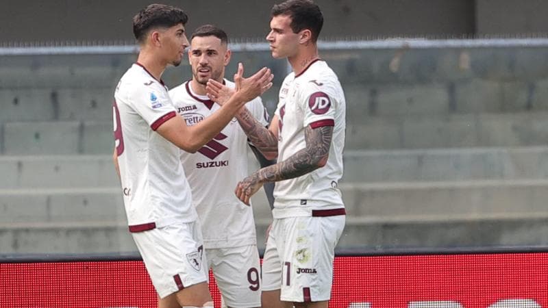 Il Torino festeggia la rete di Pellegri