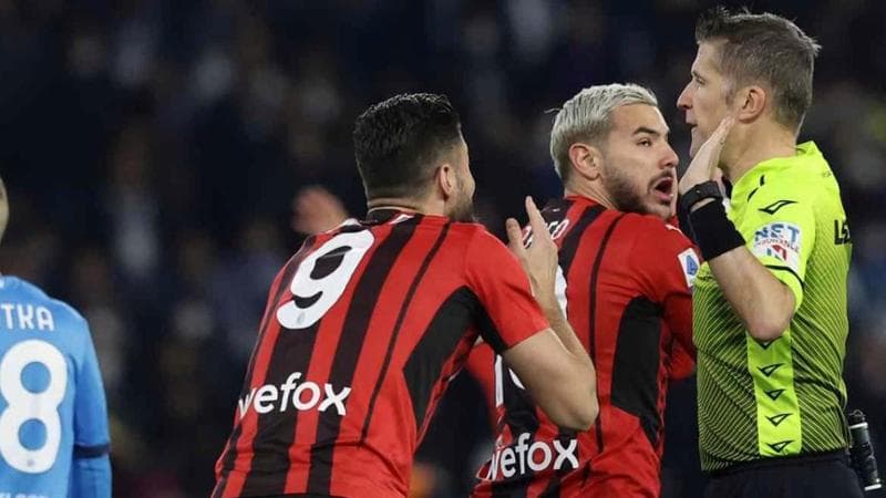 Europeo, giallo per chi accerchia l'arbitro: spiegazioni solo ai capitani. Rosetti: “Ci sarà più dialogo”