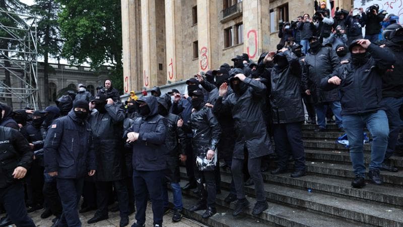 Georgia, il Parlamento approva definitivamente la “legge russa”: proteste e scontri in piazza