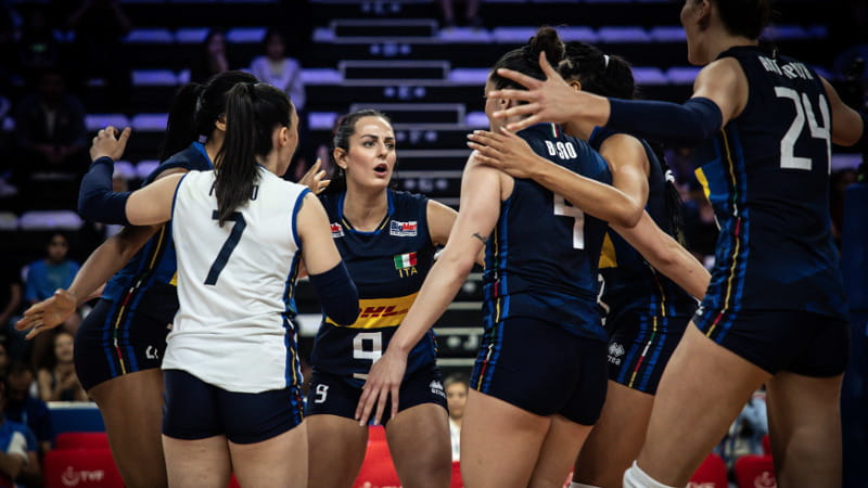 Le azzurre contro la Polonia (foto volleyballworld)
