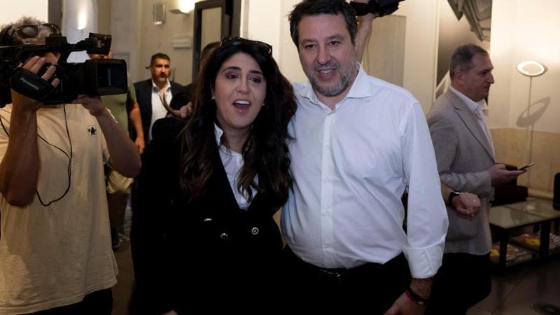 Matteo Salvini rende omaggio alla “papessa” Francesca Chaouqui: la strana coppia unita da Trump e Putin