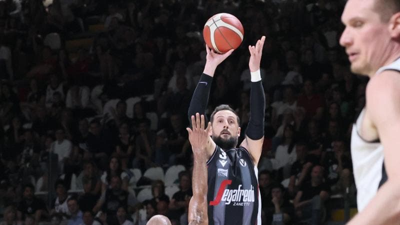 Marco Belinelli al tiro