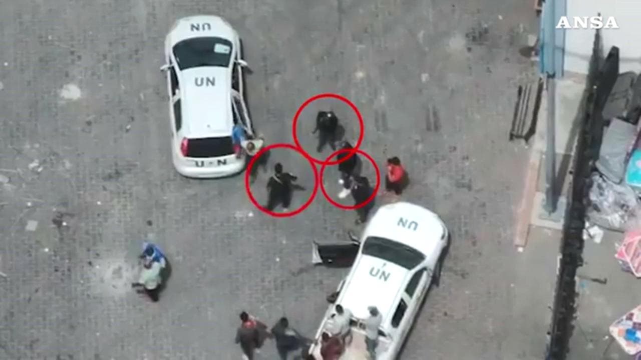Gaza, il video-denuncia dell'esercito israeliano: "A Rafah i terroristi vicini alle auto Onu"