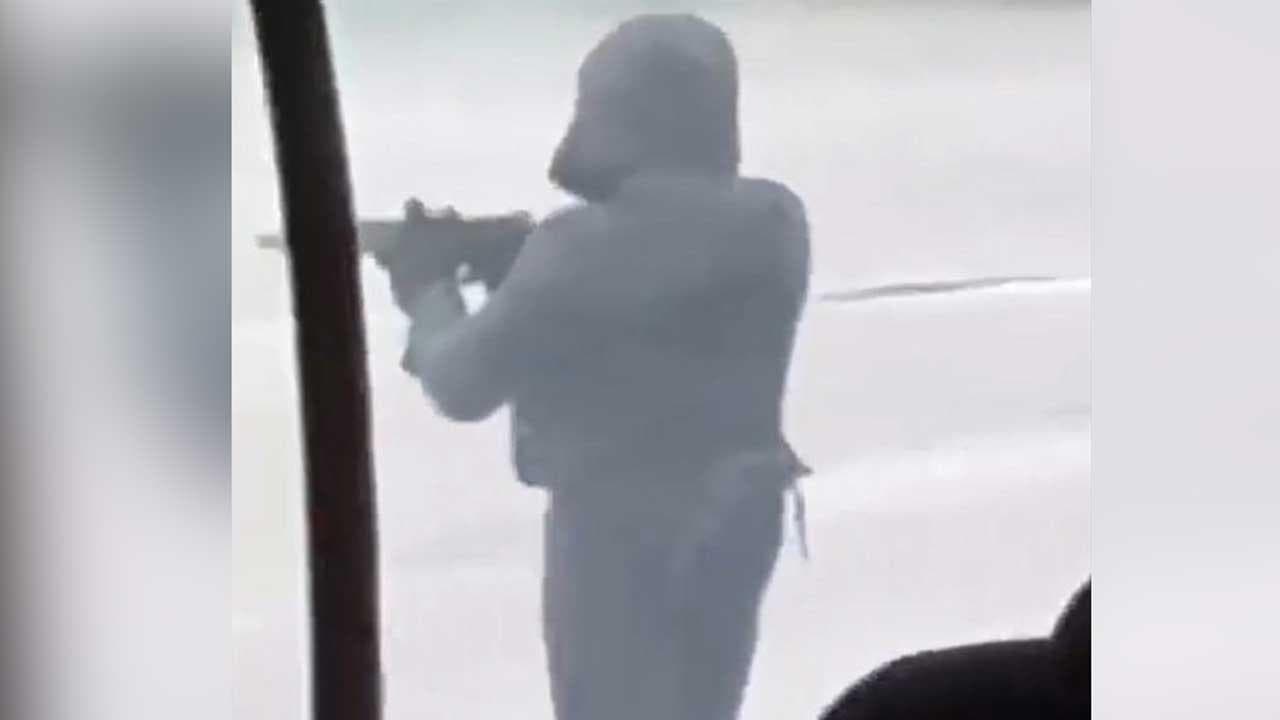 Francia, il video dell'assalto al furgone della polizia penitenziaria: uccisi due agenti