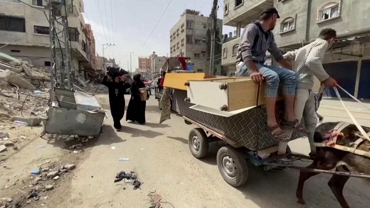 Guerra Israele-Hamas, in fuga da Rafah: in 300mila abbandonano le loro case