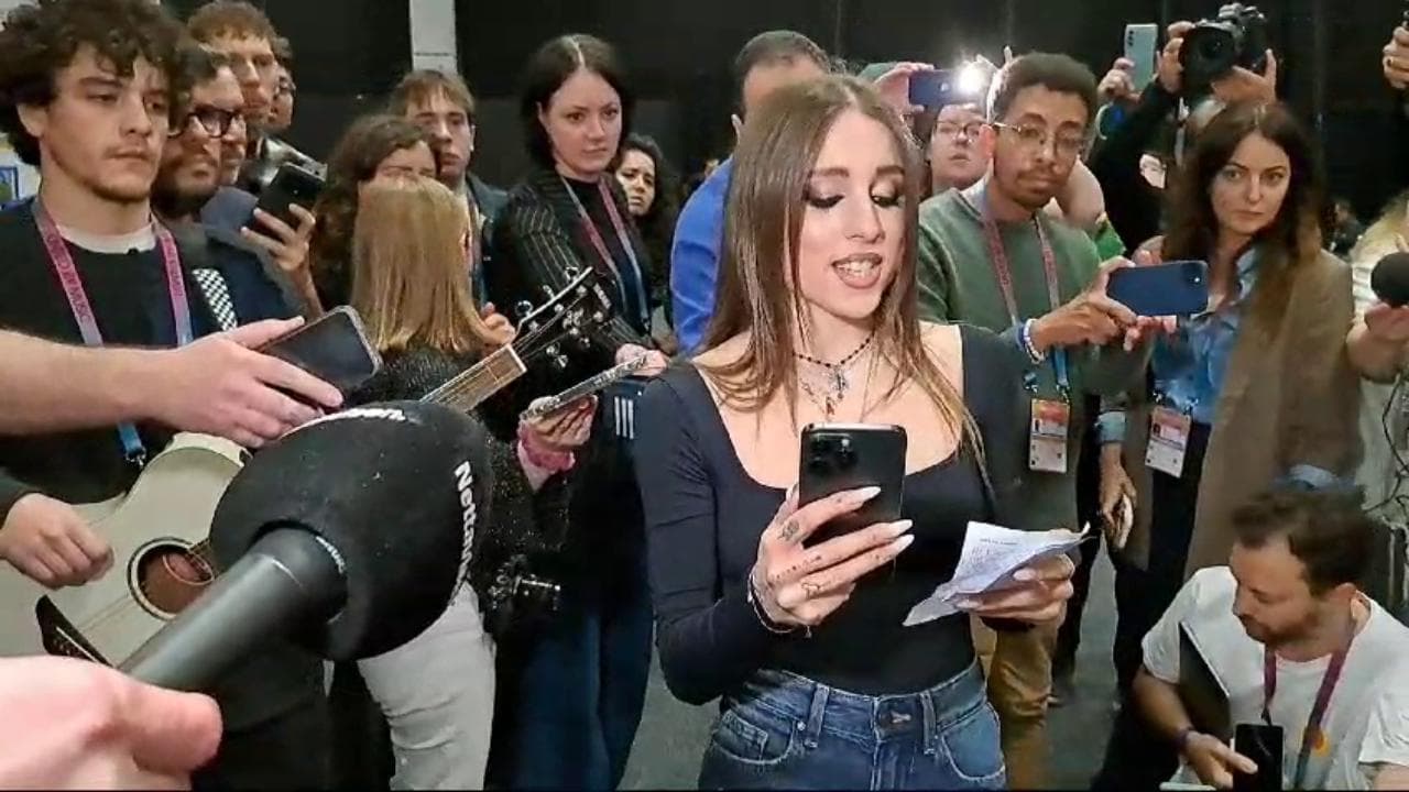 Angelina Mango canta "Imagine" al media center dell'Eurovision