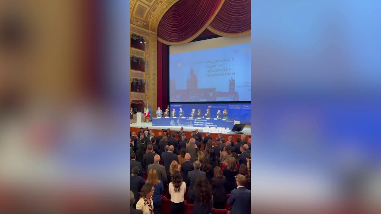 Standing ovation per Mattarella al congresso Anm di Palermo