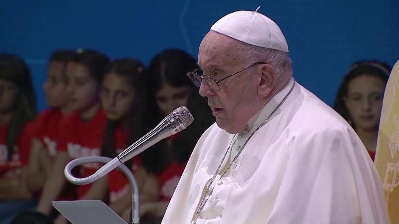 Francesco: "I più grandi investimenti economici su armi e anticoncezionali, redditi contro la vita"