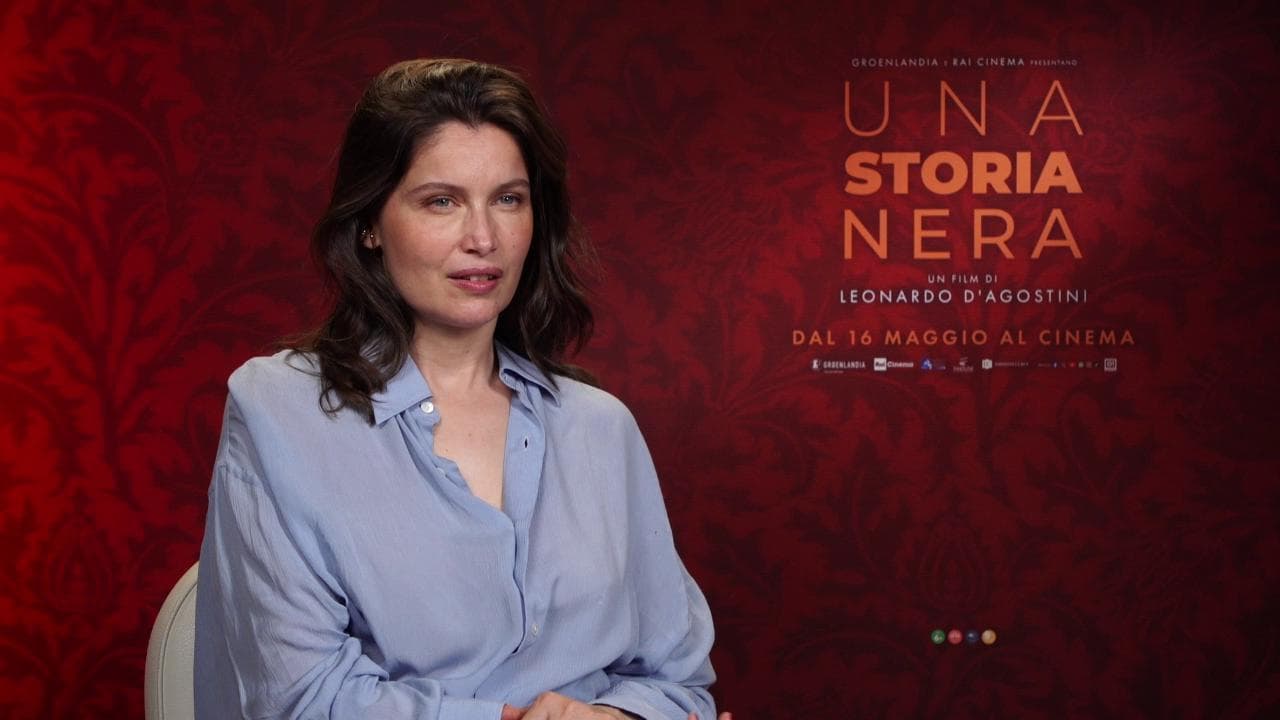 Laetitia Casta: "Lavoro da quando avevo 14 anni, ho imparato da sola a difendermi dagli uomini"