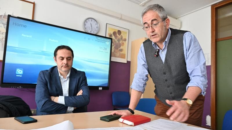 Il preside Marco Menicatti e, seduto, Fabio Zignale, il genitore presidente del Consiglio d’istituto